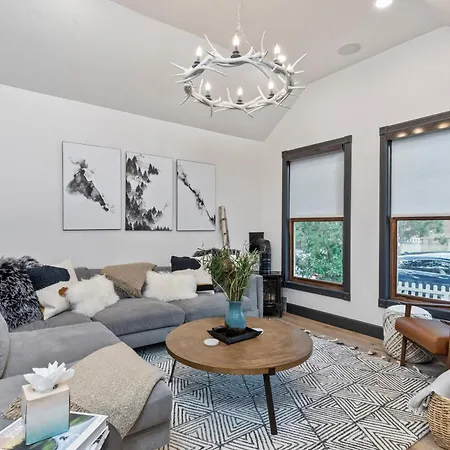 909 Park Ave Home-3
